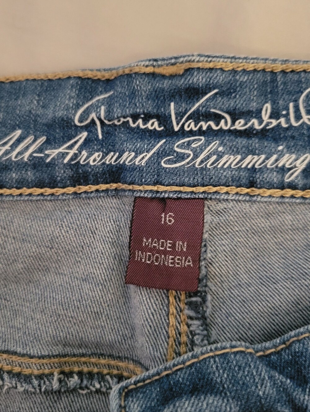 Gloria Vanderbilt Light Blue Denim Jeans